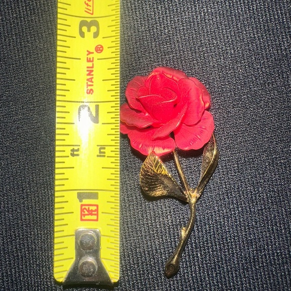 Red Rose Cerrito brooch  Gold  plated vintage floral - Picture 4 of 4